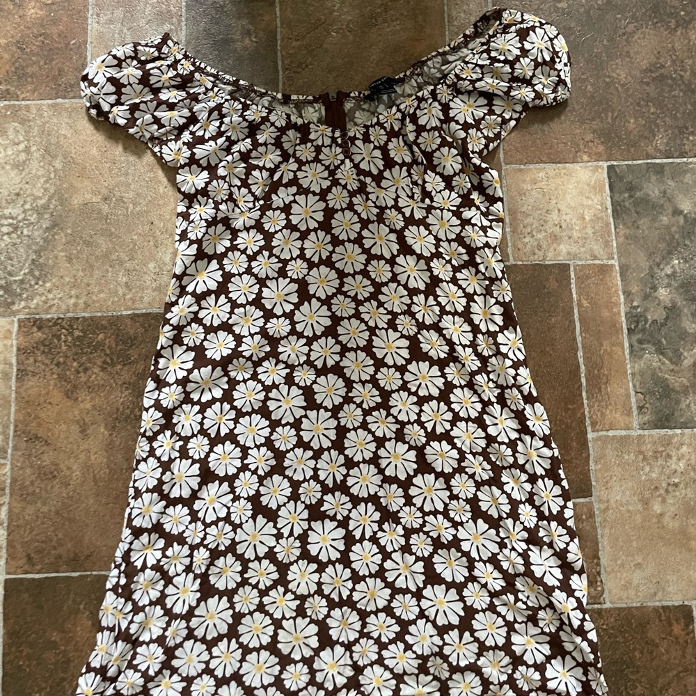 Brown Floral Off-Shoulder Mini Dress with White Daisy Print
